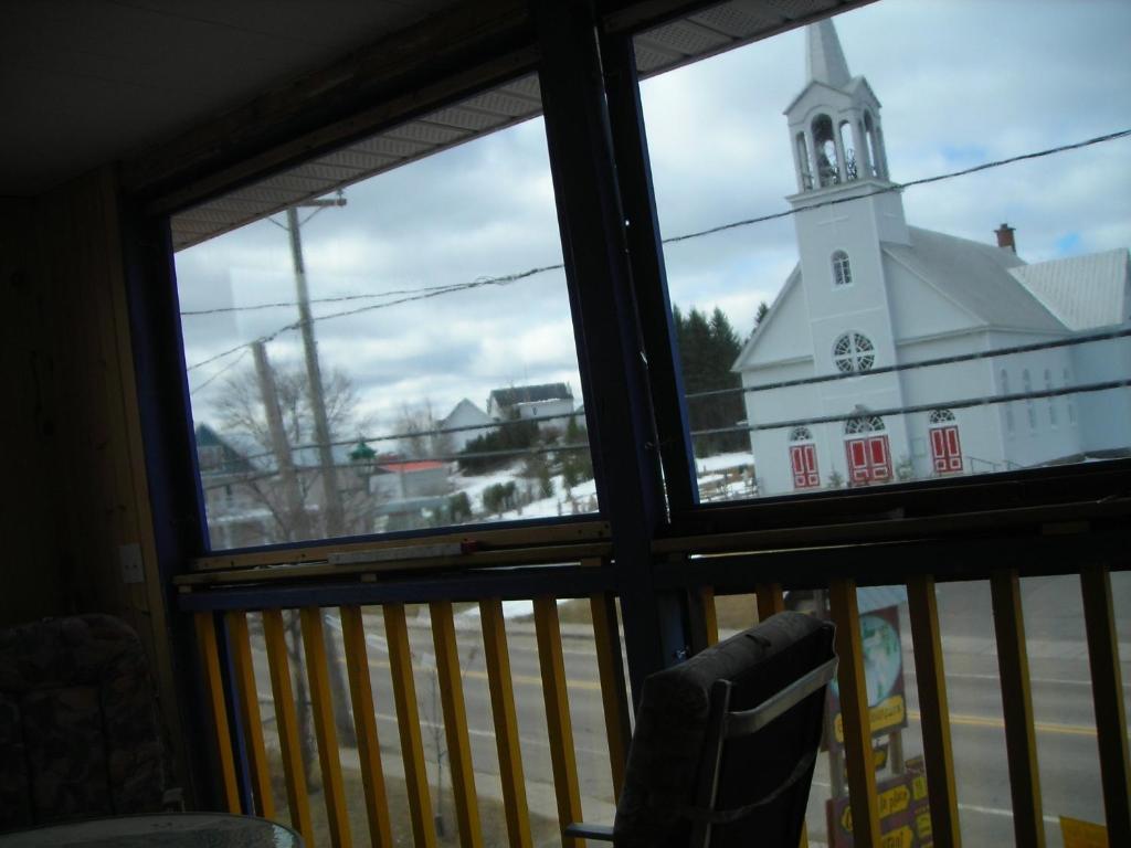 Gite Des Hauteurs Et Cafe De La Place Saint Zenon Номер фото